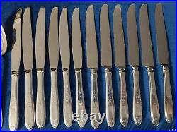 Beautiful Vintage Grosvenor Pattern Oneida Community 69pc Silver-plated Flatware