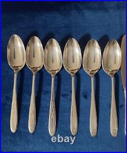 Beautiful Vintage Grosvenor Pattern Oneida Community 69pc Silver-plated Flatware