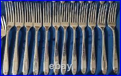 Beautiful Vintage Grosvenor Pattern Oneida Community 69pc Silver-plated Flatware