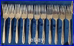 Beautiful Vintage Grosvenor Pattern Oneida Community 69pc Silver-plated Flatware