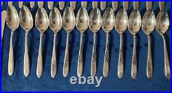 Beautiful Vintage Grosvenor Pattern Oneida Community 69pc Silver-plated Flatware