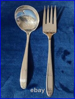 Beautiful Vintage Grosvenor Pattern Oneida Community 69pc Silver-plated Flatware