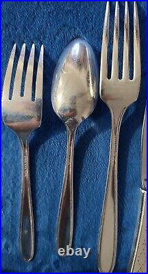 Beautiful Vintage Grosvenor Pattern Oneida Community 69pc Silver-plated Flatware