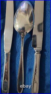 Beautiful Vintage Grosvenor Pattern Oneida Community 69pc Silver-plated Flatware