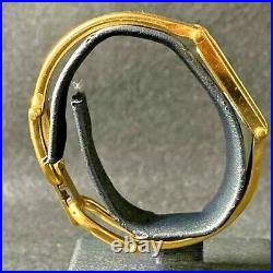 GUCCI Vintage 1500L Quartz Women's Bangle Wrist Watch Gold Plated Black Dial