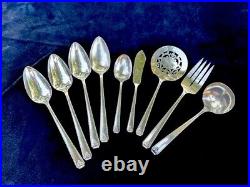 Prestige Silver Plate Flatware in Wooden Case (104 pcs) Vintage