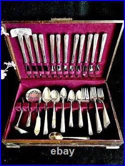 Prestige Silver Plate Flatware in Wooden Case (104 pcs) Vintage