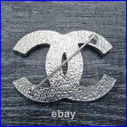 Rise-on CHANEL Silver Plated CC Logos Rhinestone Vintage Pin Brooch #127c