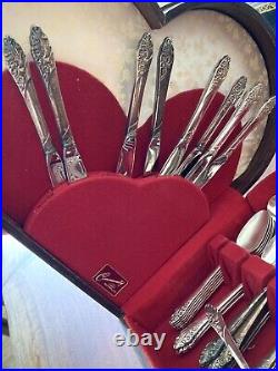 VINTAGE ONEIDA COMMUNITY (Romantic Heart Shaped Box) 63 PIECE SILVER PLATE SET