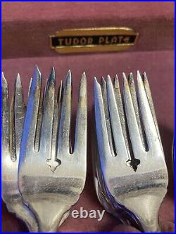 Vintage 100 Piece Silverware Set in Box ONEIDA Tudor Plate June / Nursery