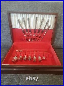 Vintage Community Stainless Plate Silverware Lady Hamilton 29 Pieces With Case