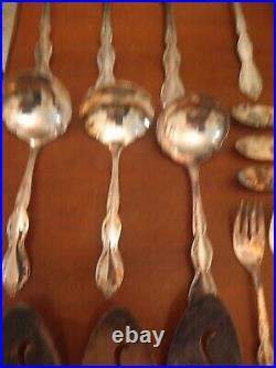 Vtg 106 pc Set Wm Rogers Mfg Co, Extra Plate with Serving pcs