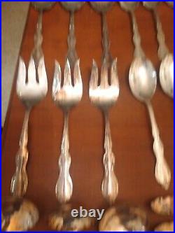 Vtg 106 pc Set Wm Rogers Mfg Co, Extra Plate with Serving pcs