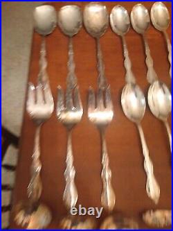 Vtg 106 pc Set Wm Rogers Mfg Co, Extra Plate with Serving pcs